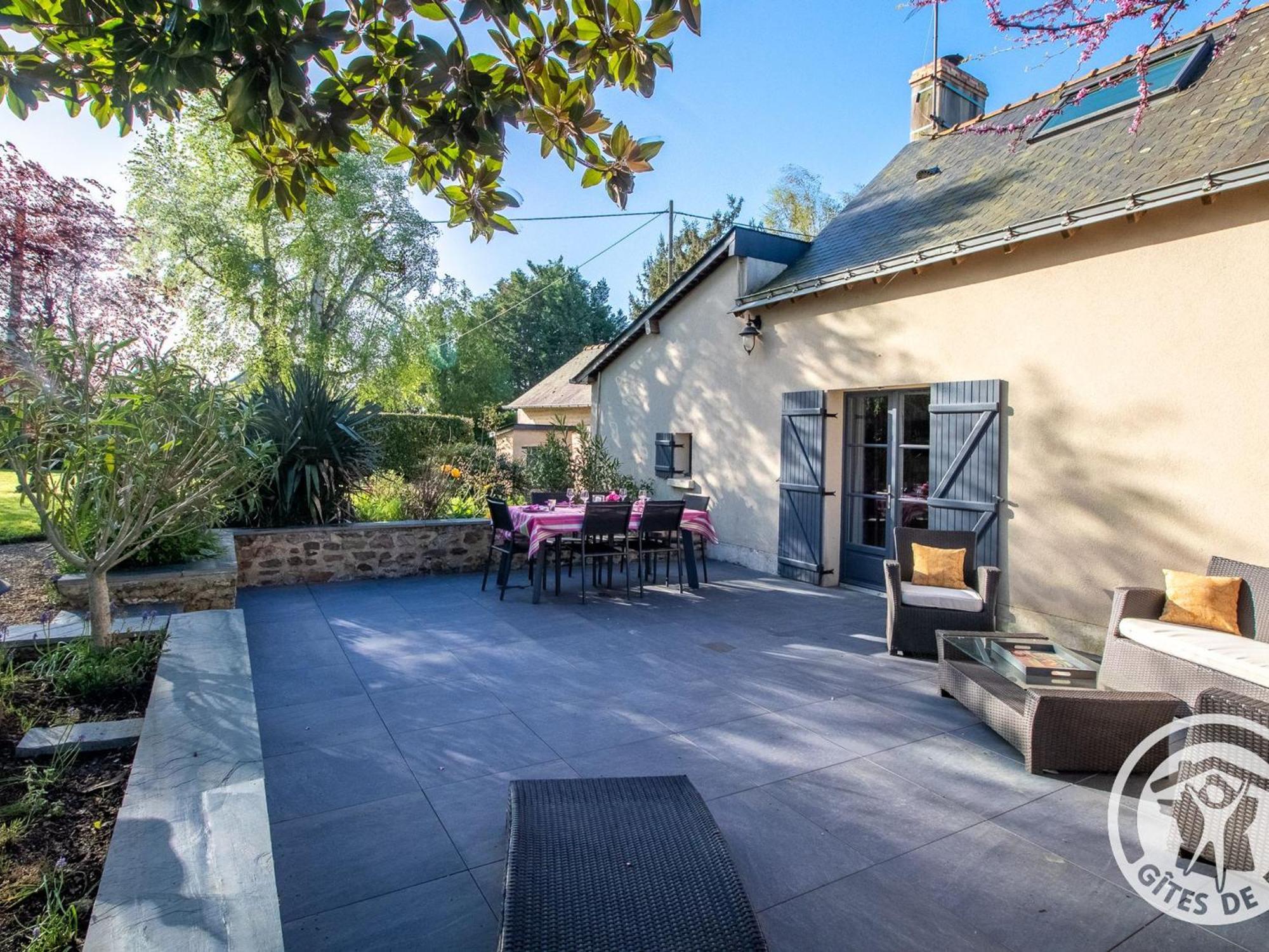 Gite Charmant Avec Jardin, Proche Activites Nautiques - Fr-1-622-75 Morannes sur Sarthe-Daumeray Extérieur photo