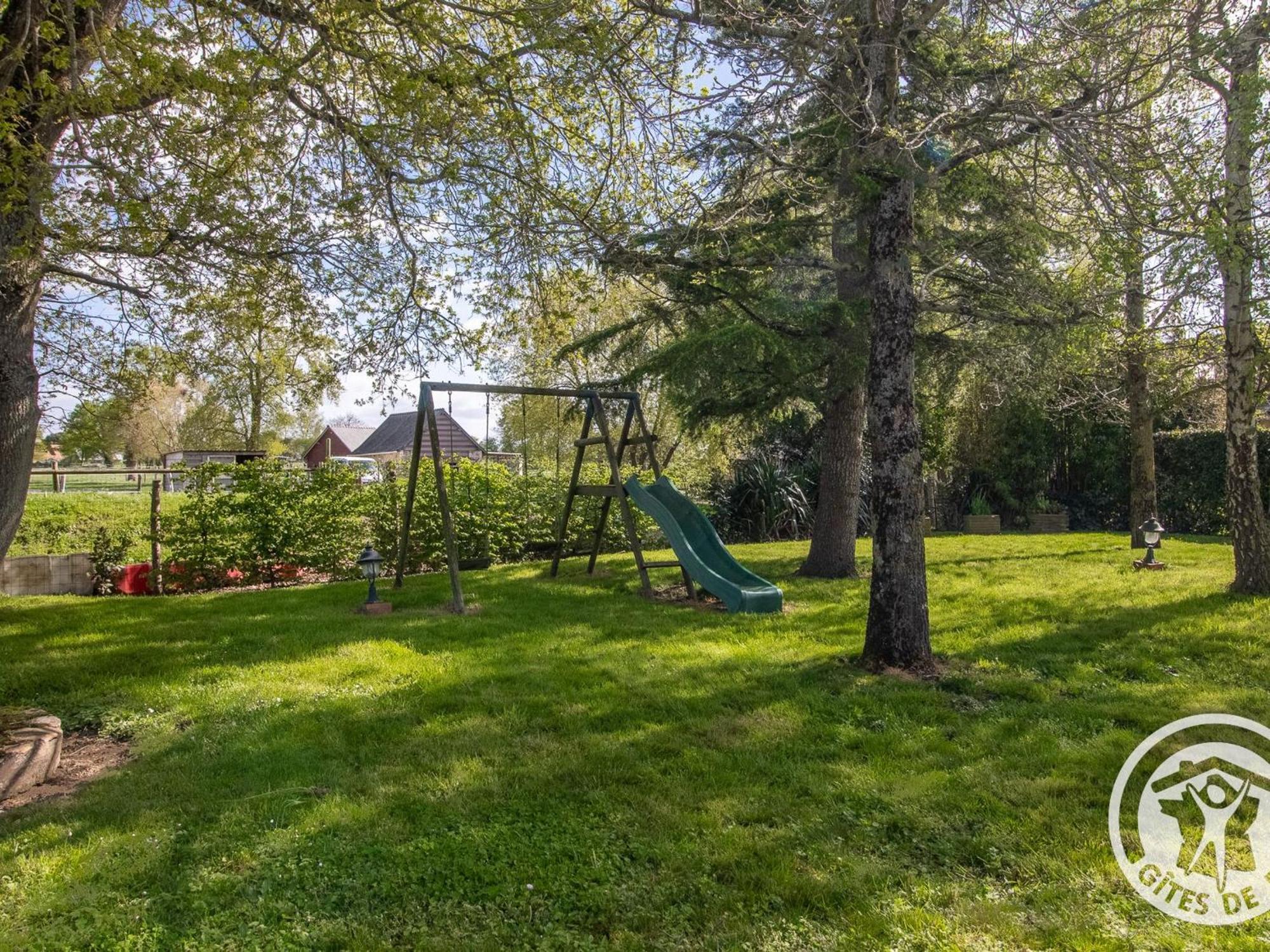 Gite Charmant Avec Jardin, Proche Activites Nautiques - Fr-1-622-75 Morannes sur Sarthe-Daumeray Extérieur photo