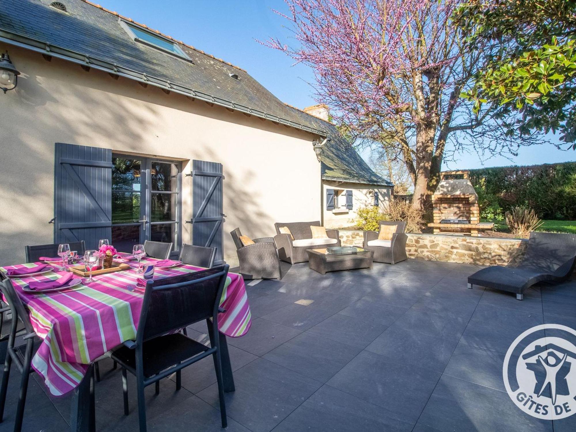 Gite Charmant Avec Jardin, Proche Activites Nautiques - Fr-1-622-75 Morannes sur Sarthe-Daumeray Extérieur photo