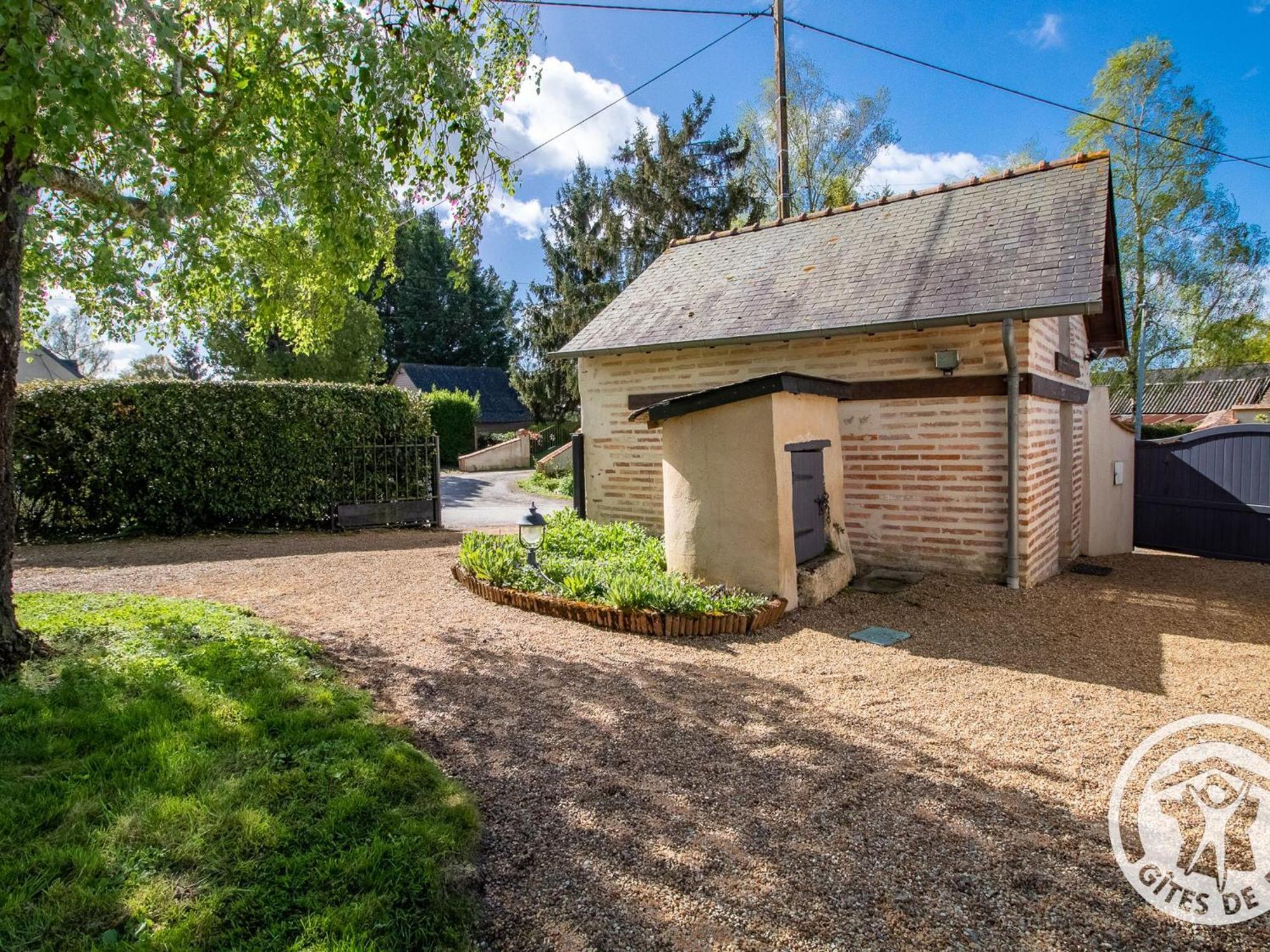Gite Charmant Avec Jardin, Proche Activites Nautiques - Fr-1-622-75 Morannes sur Sarthe-Daumeray Extérieur photo