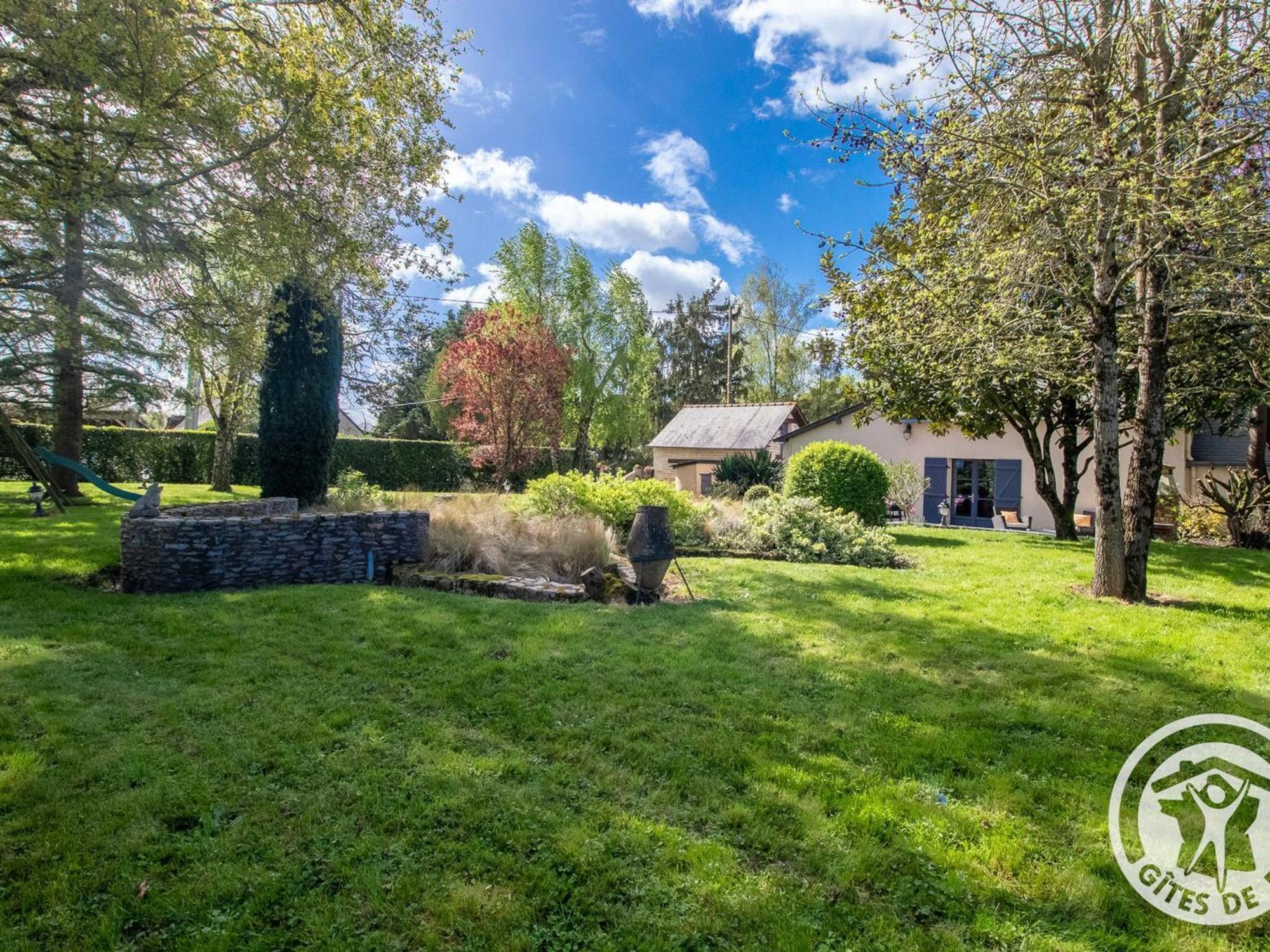 Gite Charmant Avec Jardin, Proche Activites Nautiques - Fr-1-622-75 Morannes sur Sarthe-Daumeray Extérieur photo