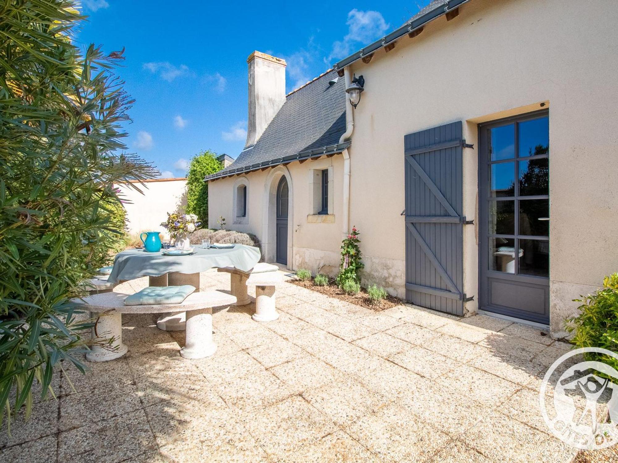 Gite Charmant Avec Jardin, Proche Activites Nautiques - Fr-1-622-75 Morannes sur Sarthe-Daumeray Extérieur photo
