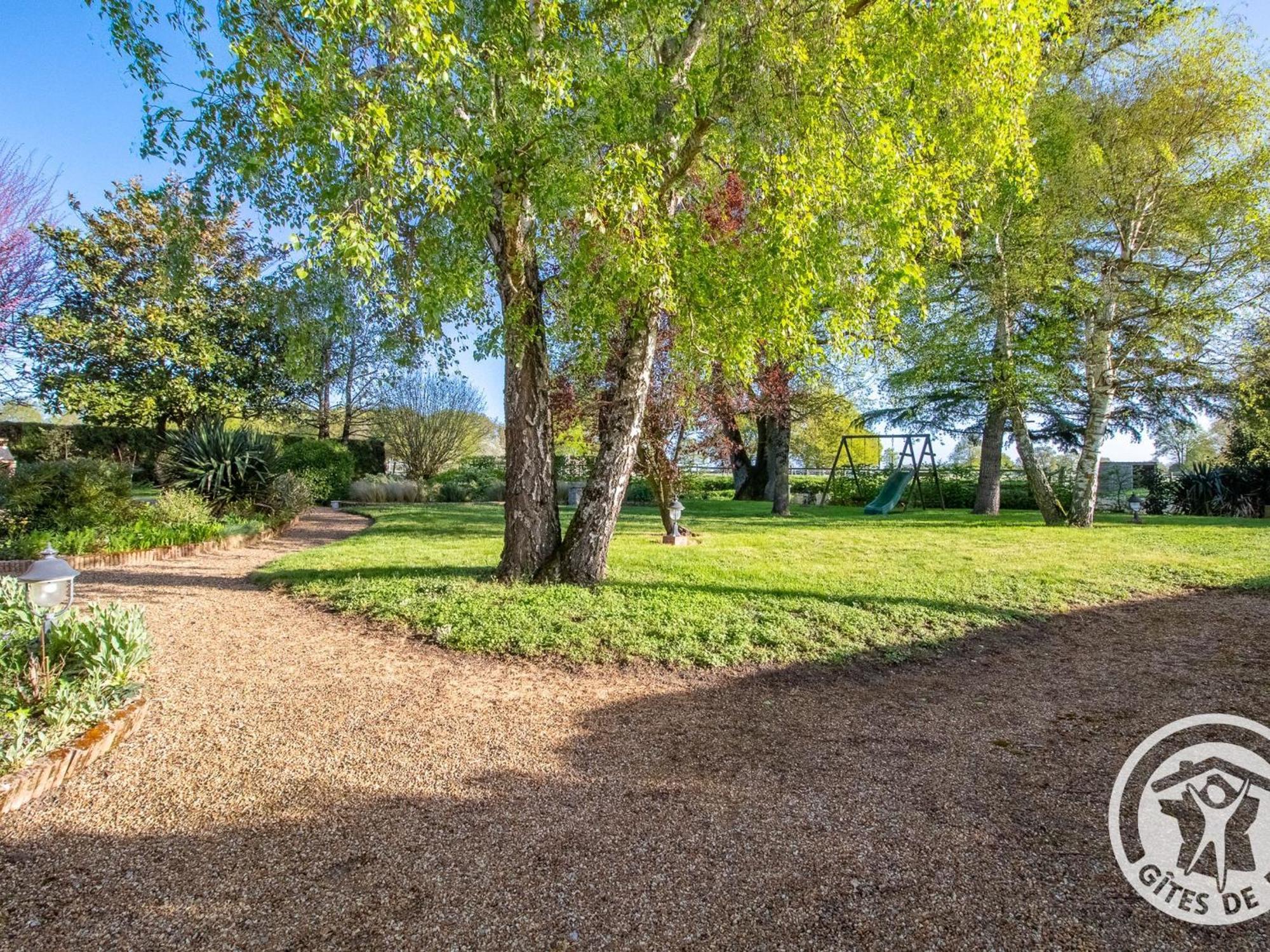Gite Charmant Avec Jardin, Proche Activites Nautiques - Fr-1-622-75 Morannes sur Sarthe-Daumeray Extérieur photo